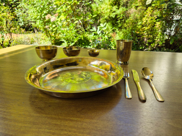 Nepalesisches Thali Set aus Messing | Traditionelles Essgeschirr (8-teilig)